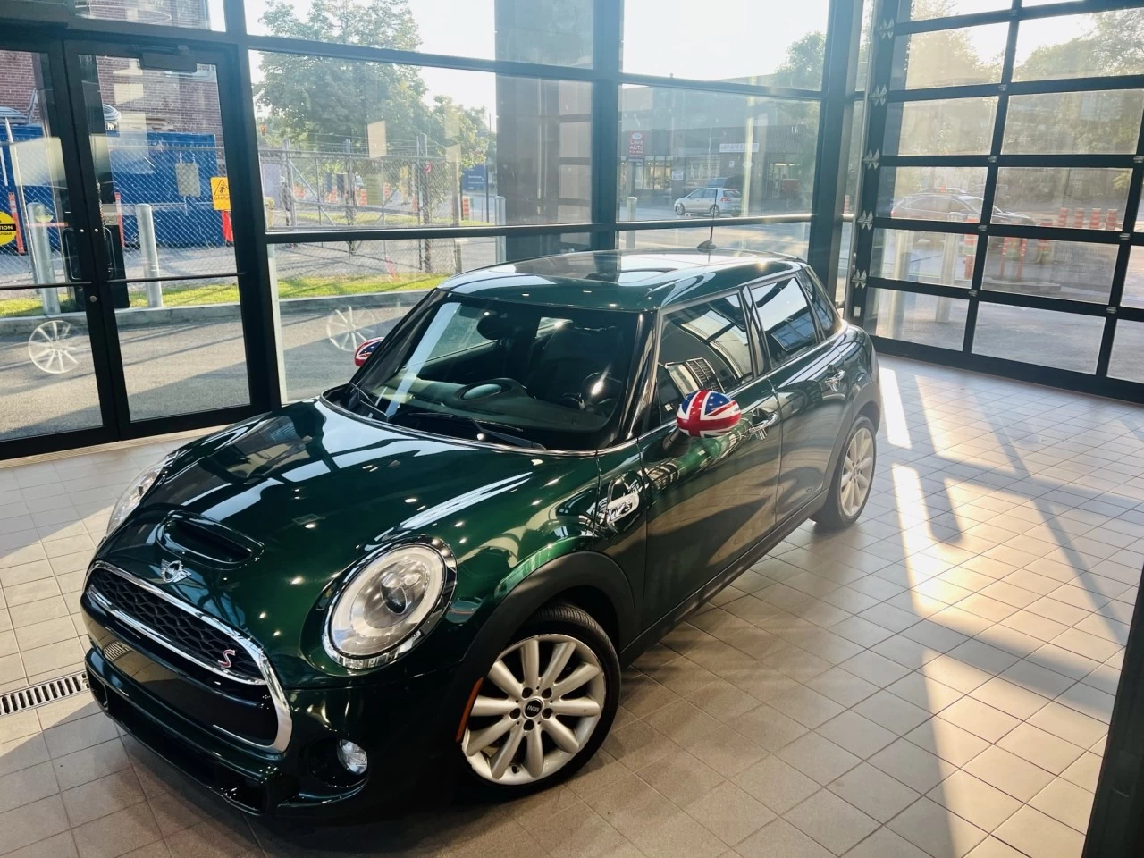 2017 Mini Cooper S - British Racing Green https://www.acuramontrealcentre.com/resize/b990ff35b810a3abc0cc817b2ca24889-1