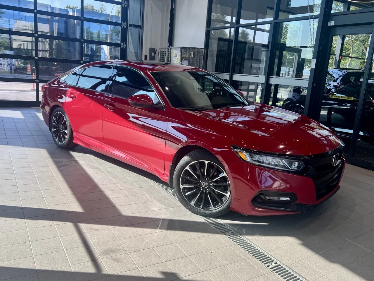 2018 Honda Accord Sport https://www.acuramontrealcentre.com/resize/b990ff35b810a3abc0cc817b2ca24889-1