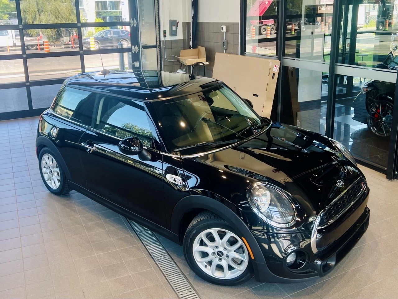 2019 Mini Cooper Cooper S https://www.acuramontrealcentre.com/resize/b990ff35b810a3abc0cc817b2ca24889-1