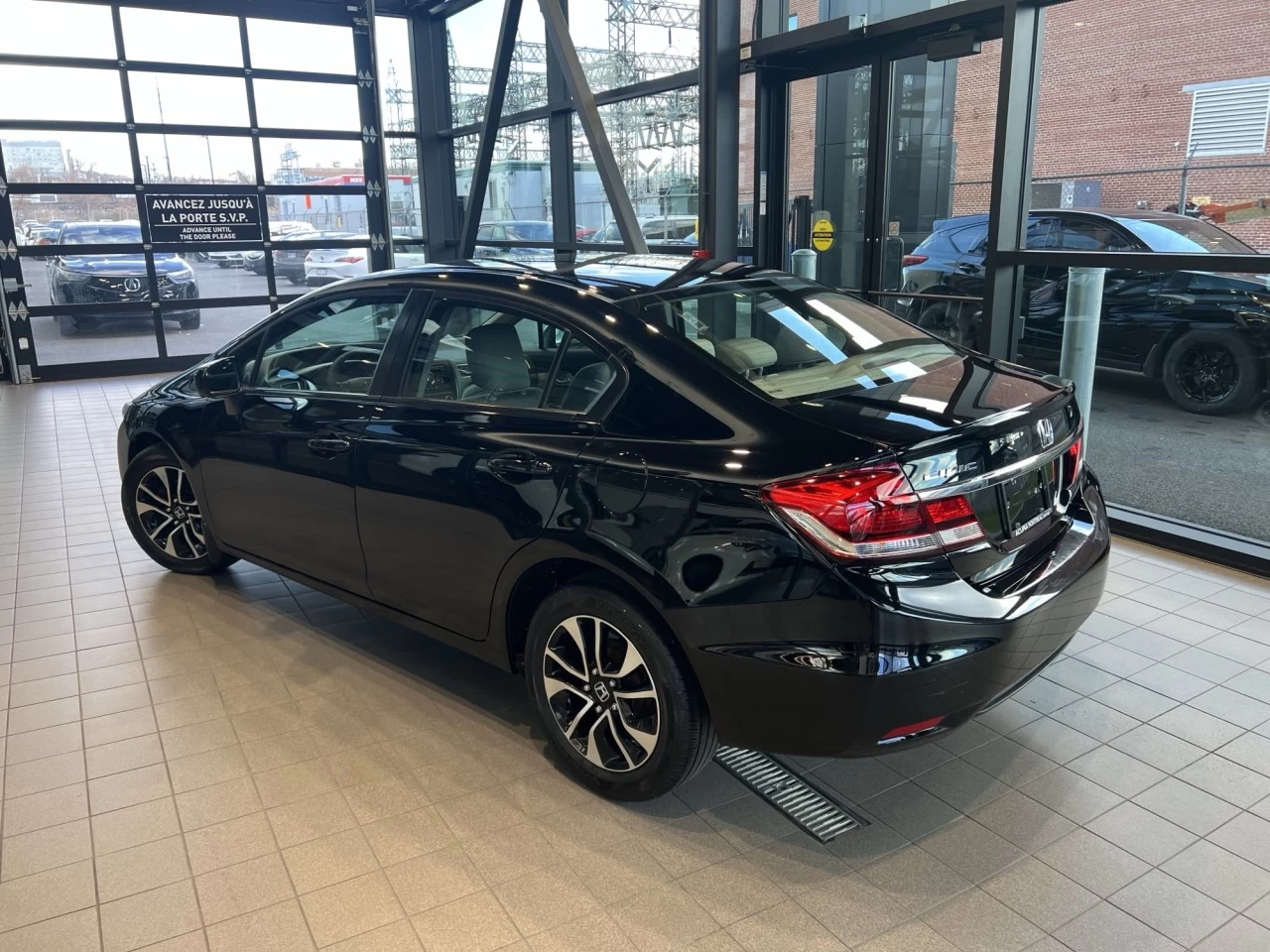 2015 Honda Civic Automatique - A/C https://www.acuramontrealcentre.com/resize/b990ff35b810a3abc0cc817b2ca24889-1