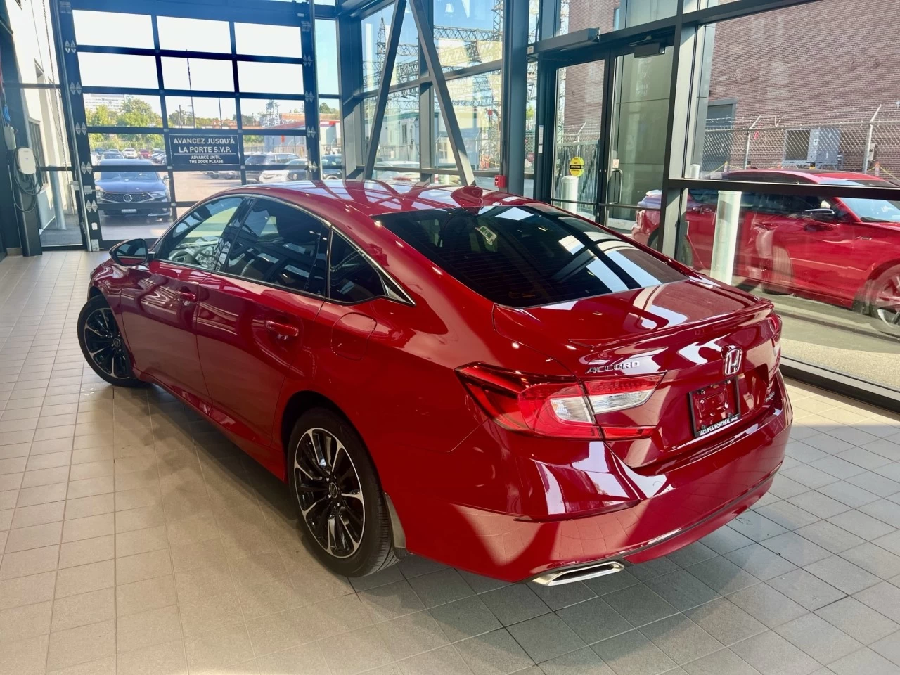 2018 Honda Accord Sport https://www.acuramontrealcentre.com/resize/b990ff35b810a3abc0cc817b2ca24889-1