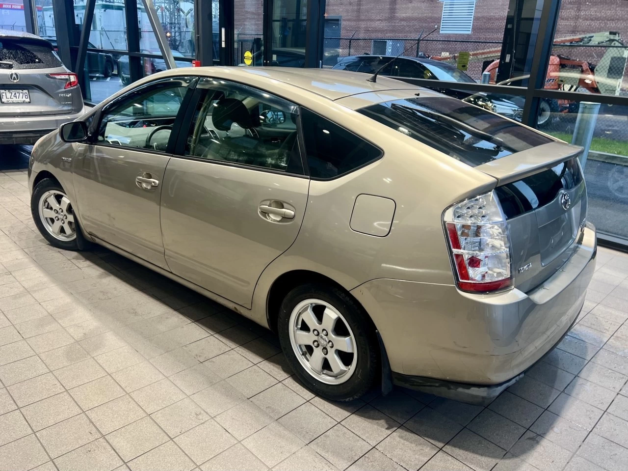 2006 Toyota Prius 5dr HB https://www.acuramontrealcentre.com/resize/b990ff35b810a3abc0cc817b2ca24889-1