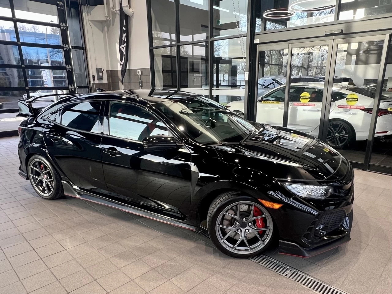 2018 Honda Civic Manual https://www.acuramontrealcentre.com/resize/b990ff35b810a3abc0cc817b2ca24889-1