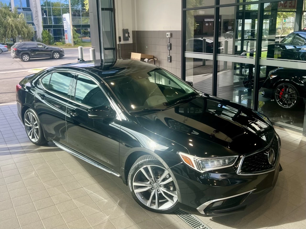 2019 Acura TLX Elite https://www.acuramontrealcentre.com/resize/b990ff35b810a3abc0cc817b2ca24889-1