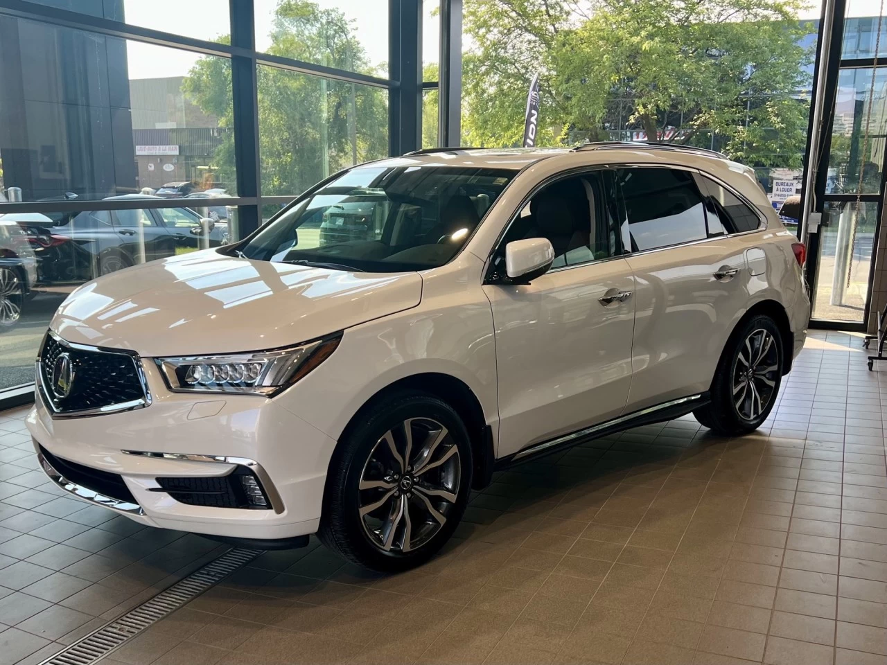 2020 Acura MDX Elite https://www.acuramontrealcentre.com/resize/b990ff35b810a3abc0cc817b2ca24889-1