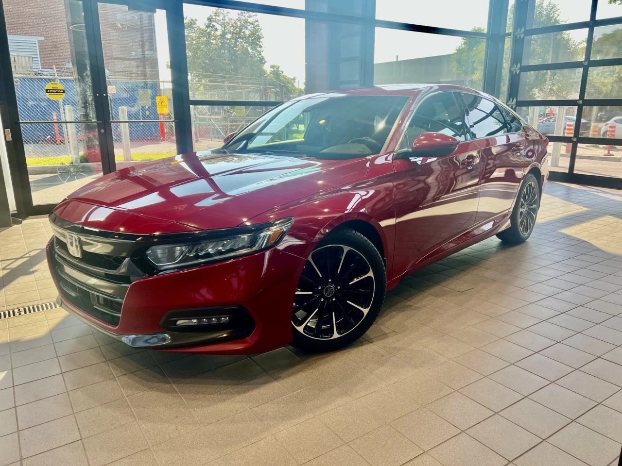 2018 Honda Accord Sport https://www.acuramontrealcentre.com/resize/b990ff35b810a3abc0cc817b2ca24889-1