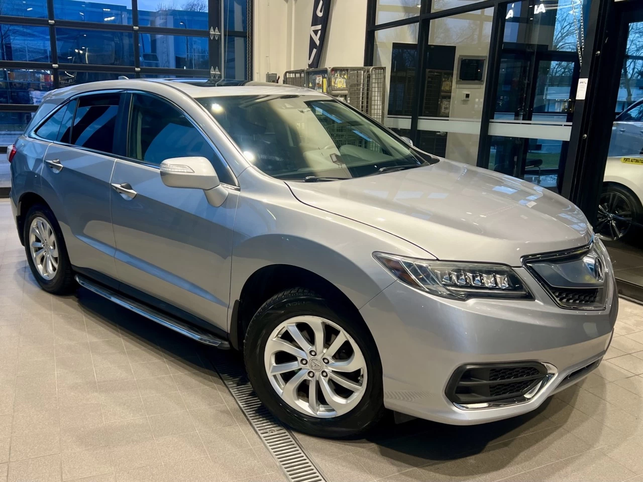 2017 Acura RDX Tech Pkg https://www.acuramontrealcentre.com/resize/b990ff35b810a3abc0cc817b2ca24889-1