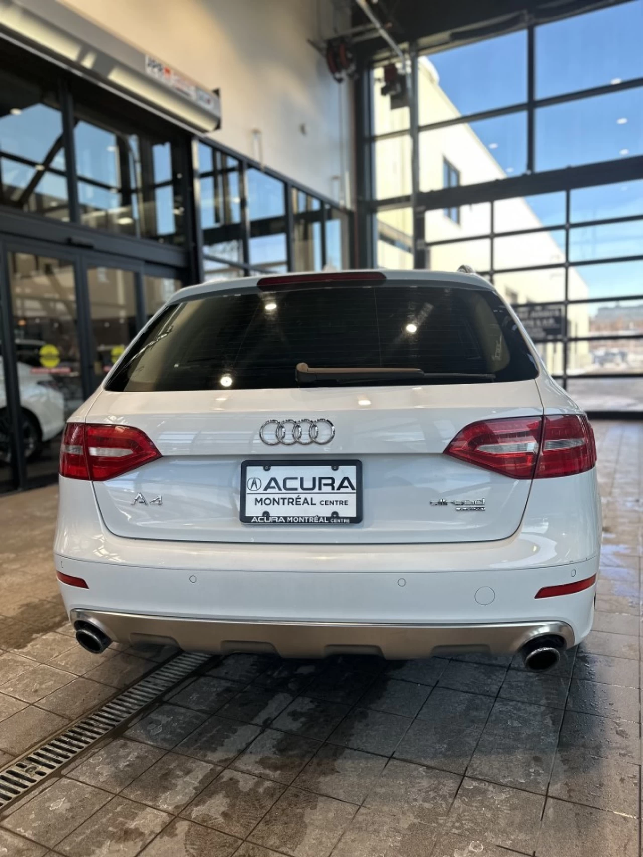 2013 Audi A4 allroad Premium https://www.acuramontrealcentre.com/resize/b990ff35b810a3abc0cc817b2ca24889-1