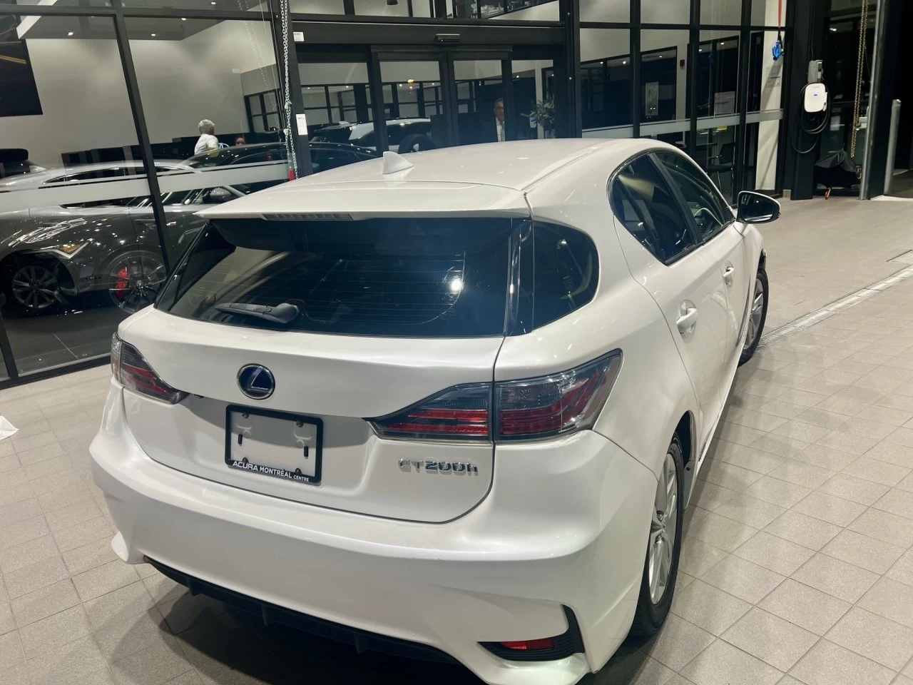 2017 Lexus CT200h FWD 4dr Hybrid https://www.acuramontrealcentre.com/resize/b990ff35b810a3abc0cc817b2ca24889-1