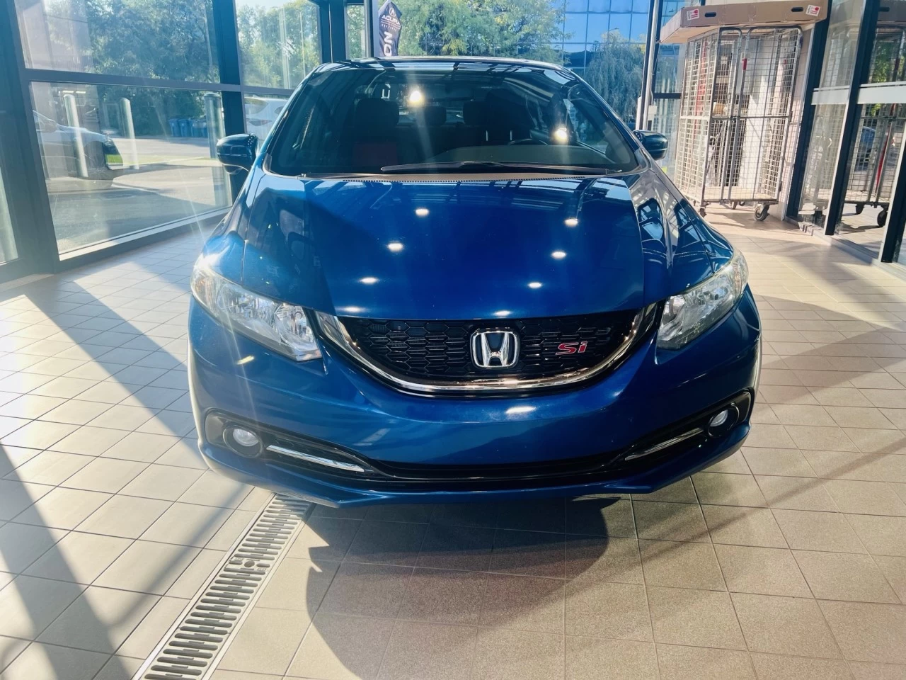 2015 Honda Civic Si https://www.acuramontrealcentre.com/resize/b990ff35b810a3abc0cc817b2ca24889-1