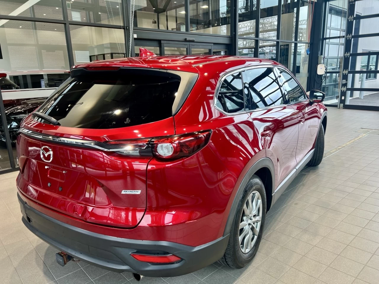 2018 Mazda CX-9 GS-L https://www.acuramontrealcentre.com/resize/b990ff35b810a3abc0cc817b2ca24889-1