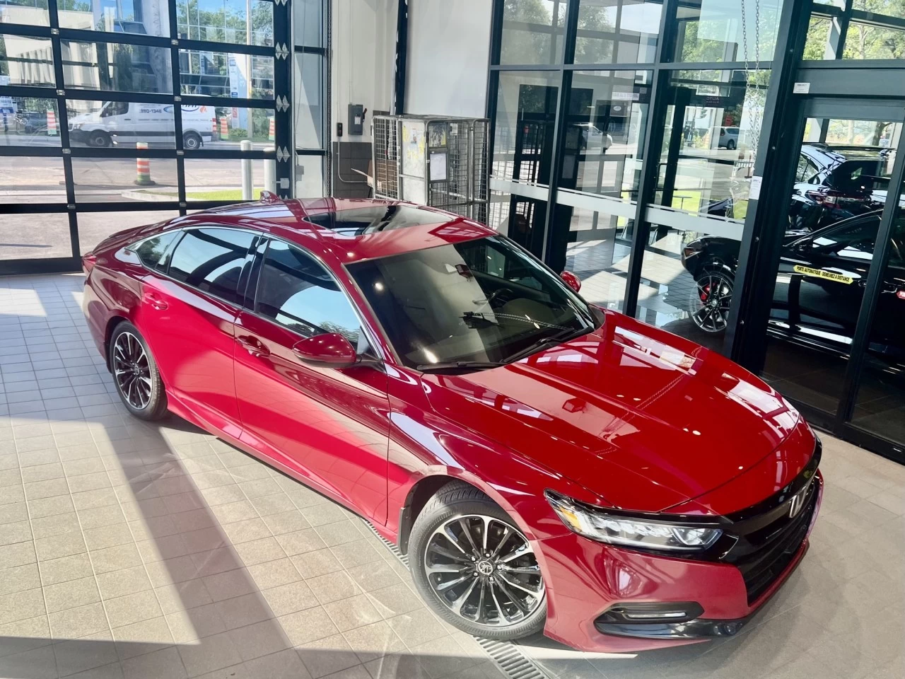 2018 Honda Accord Sport https://www.acuramontrealcentre.com/resize/b990ff35b810a3abc0cc817b2ca24889-1