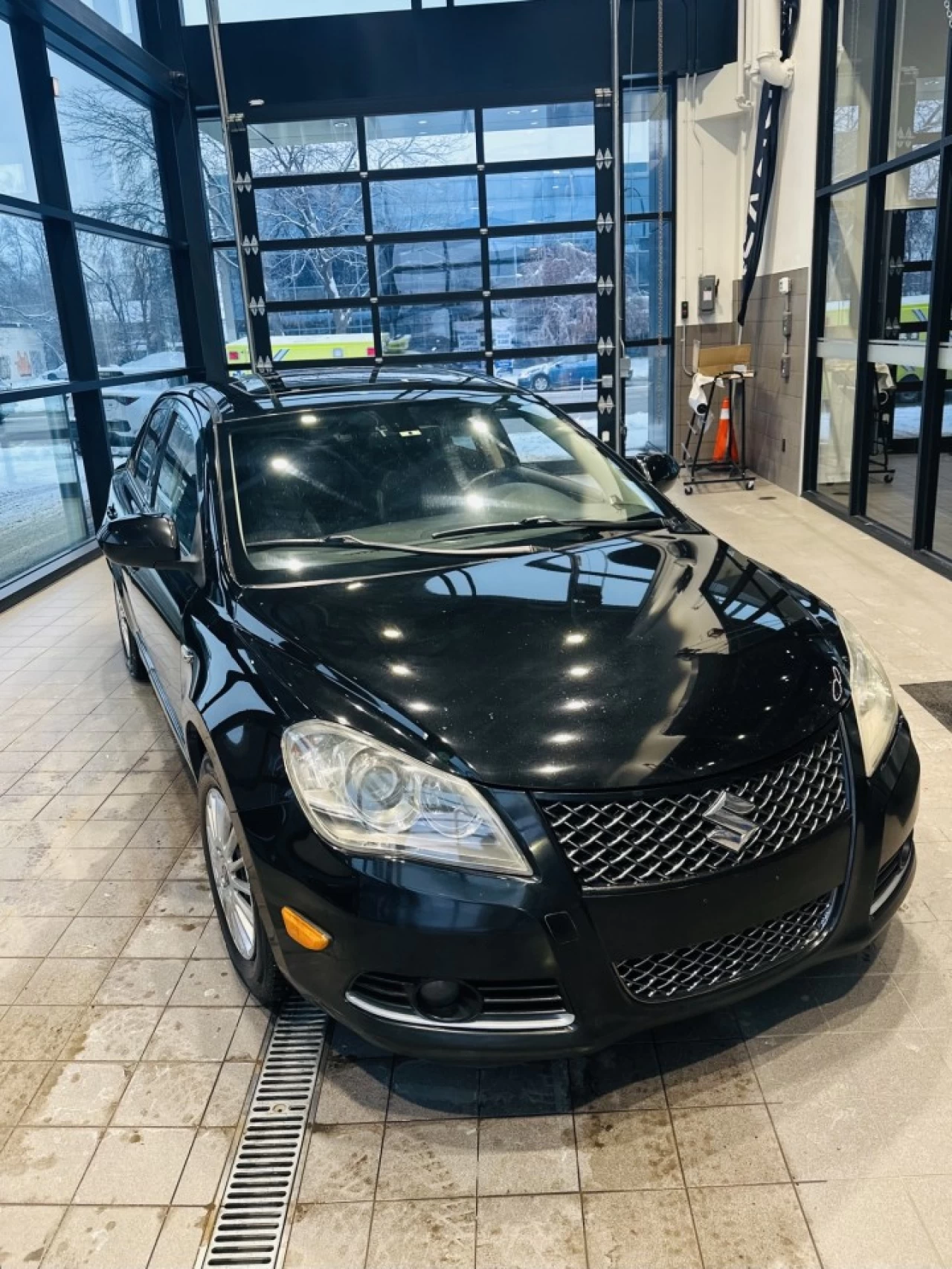 2011 Suzuki Kizashi AWD https://www.acuramontrealcentre.com/resize/b990ff35b810a3abc0cc817b2ca24889-1