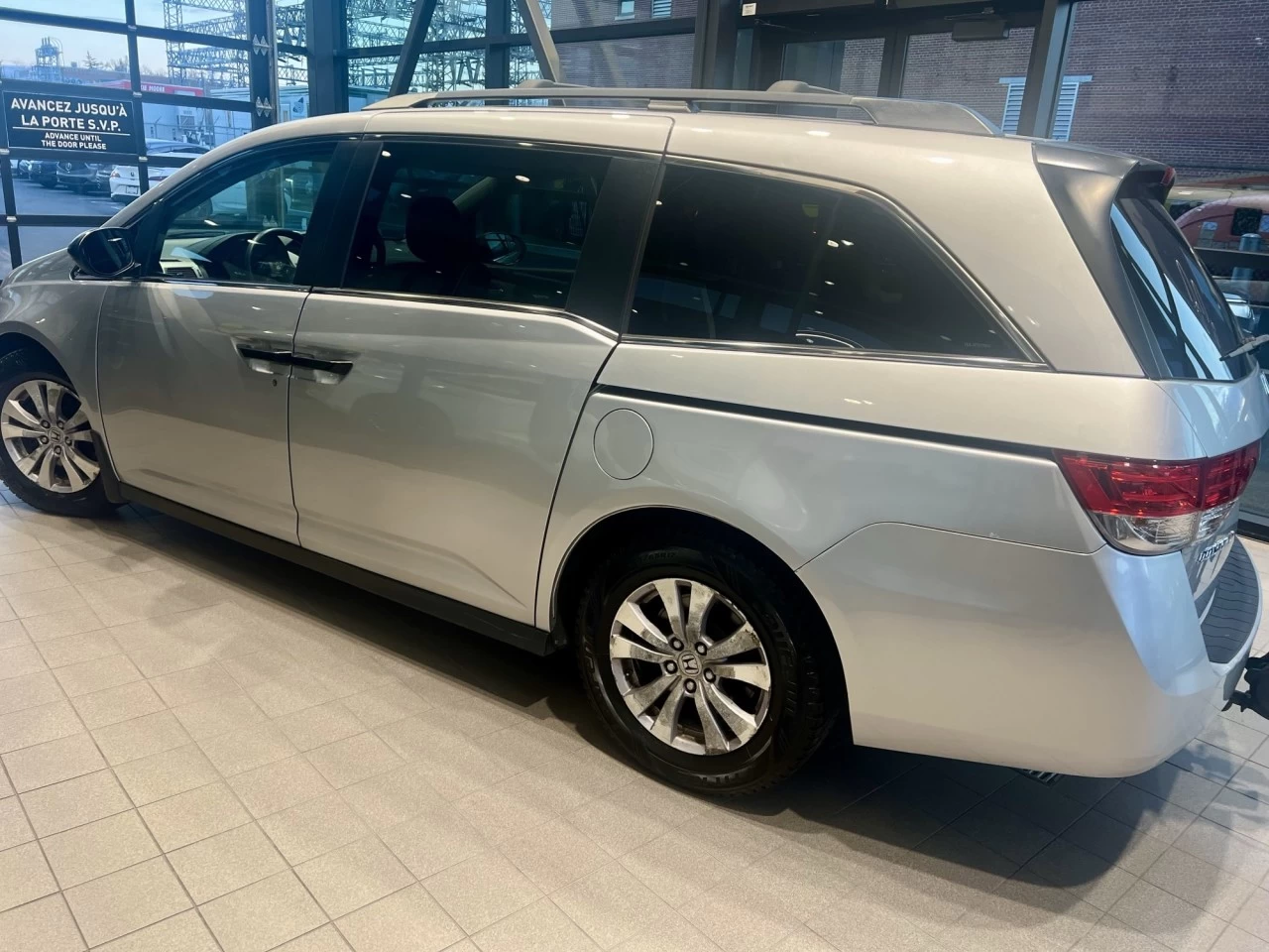 2015 Honda Odyssey SE https://www.acuramontrealcentre.com/resize/b990ff35b810a3abc0cc817b2ca24889-1