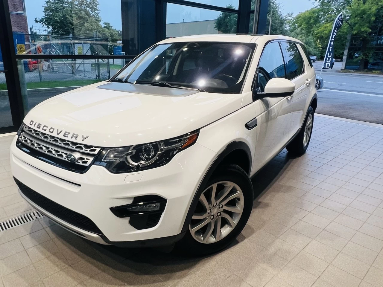 2019 Land Rover Discovery Sport HSE https://www.acuramontrealcentre.com/resize/b990ff35b810a3abc0cc817b2ca24889-1