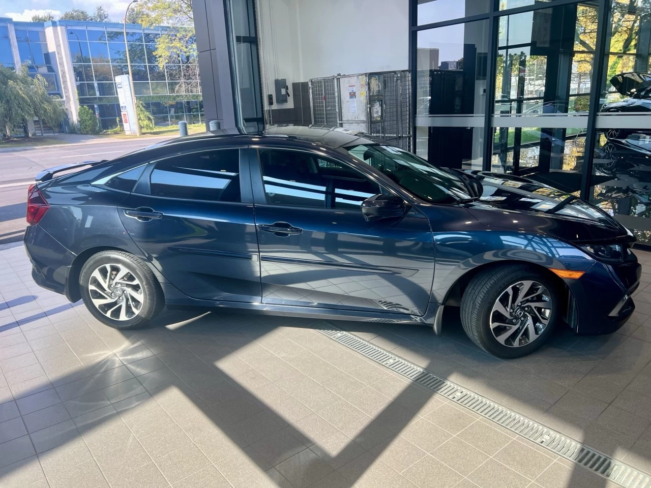 2020 Honda Civic EX https://www.acuramontrealcentre.com/resize/b990ff35b810a3abc0cc817b2ca24889-1