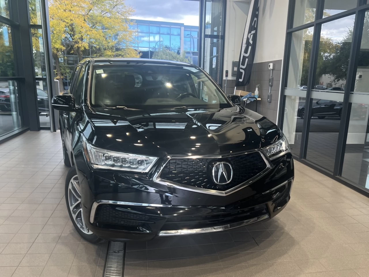 2017 Acura MDX Nav Pkg https://www.acuramontrealcentre.com/resize/b990ff35b810a3abc0cc817b2ca24889-1