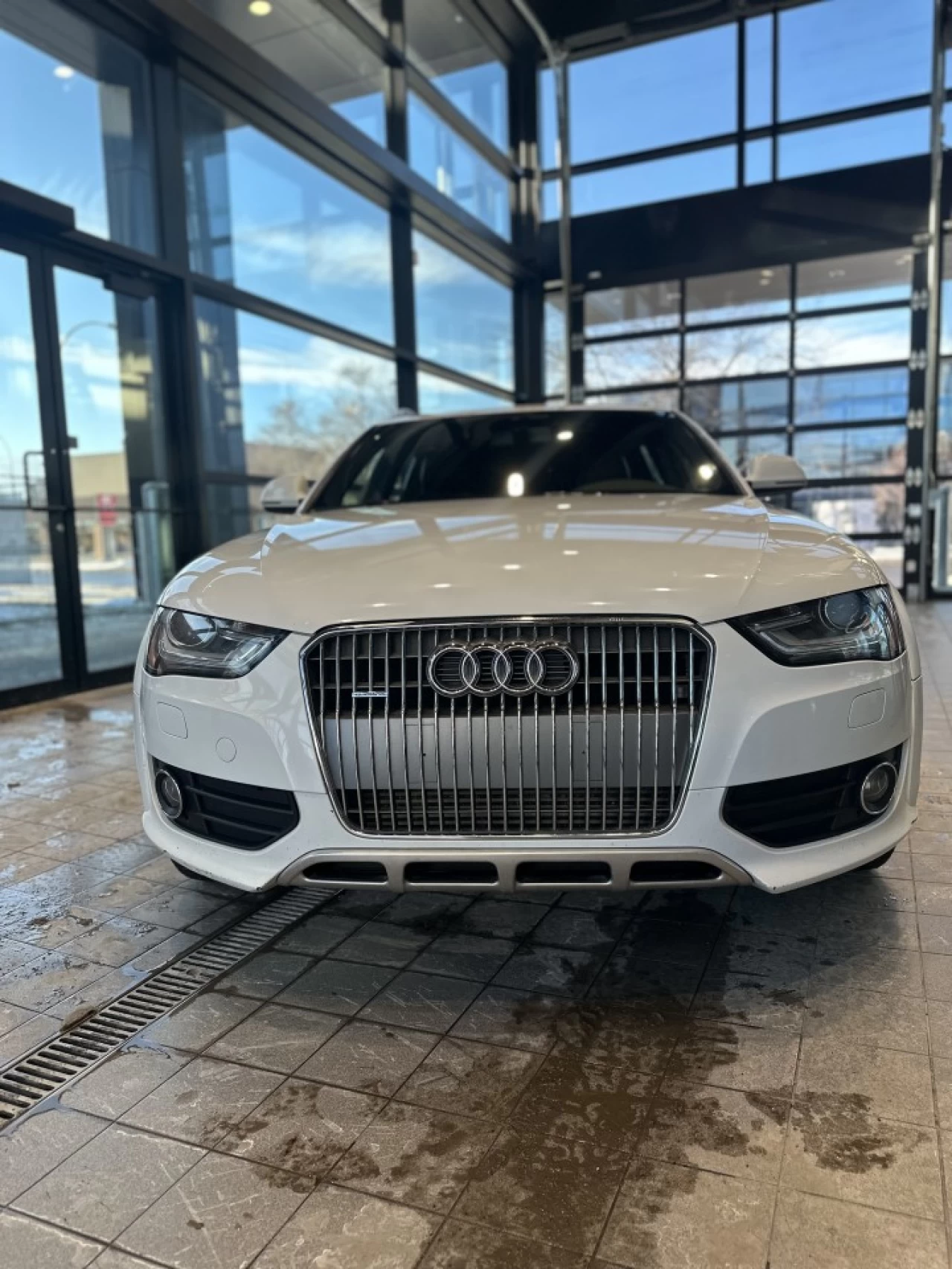 2013 Audi A4 allroad Premium https://www.acuramontrealcentre.com/resize/b990ff35b810a3abc0cc817b2ca24889-1