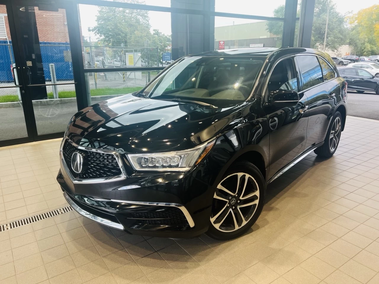 2017 Acura MDX Nav Pkg https://www.acuramontrealcentre.com/resize/b990ff35b810a3abc0cc817b2ca24889-1