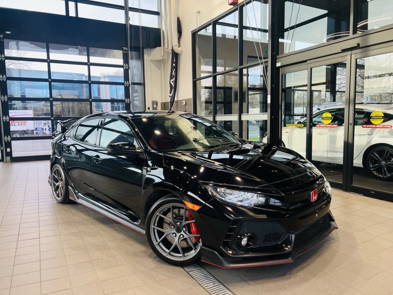 2018 Honda Civic Manual https://www.acuramontrealcentre.com/resize/b990ff35b810a3abc0cc817b2ca24889-1