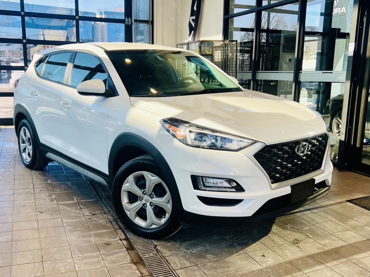 2021 Hyundai Tucson  https://www.acuramontrealcentre.com/resize/b990ff35b810a3abc0cc817b2ca24889-1