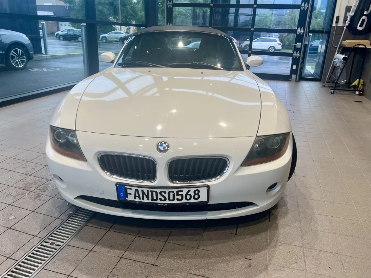 2003 BMW Z4 2.5i https://www.acuramontrealcentre.com/resize/b990ff35b810a3abc0cc817b2ca24889-1