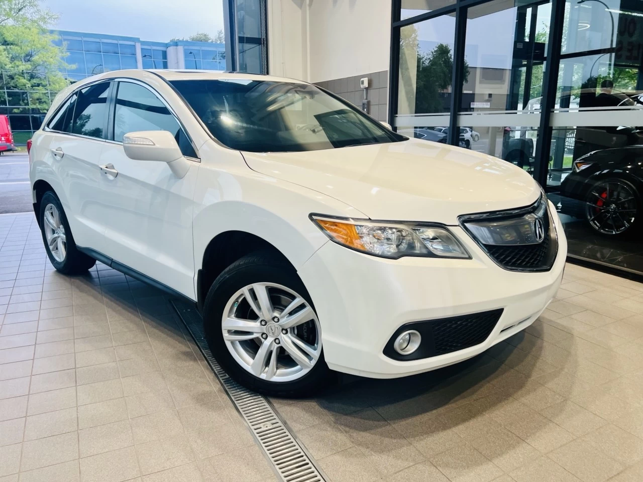 2015 Acura RDX Tech Pkg https://www.acuramontrealcentre.com/resize/b990ff35b810a3abc0cc817b2ca24889-1