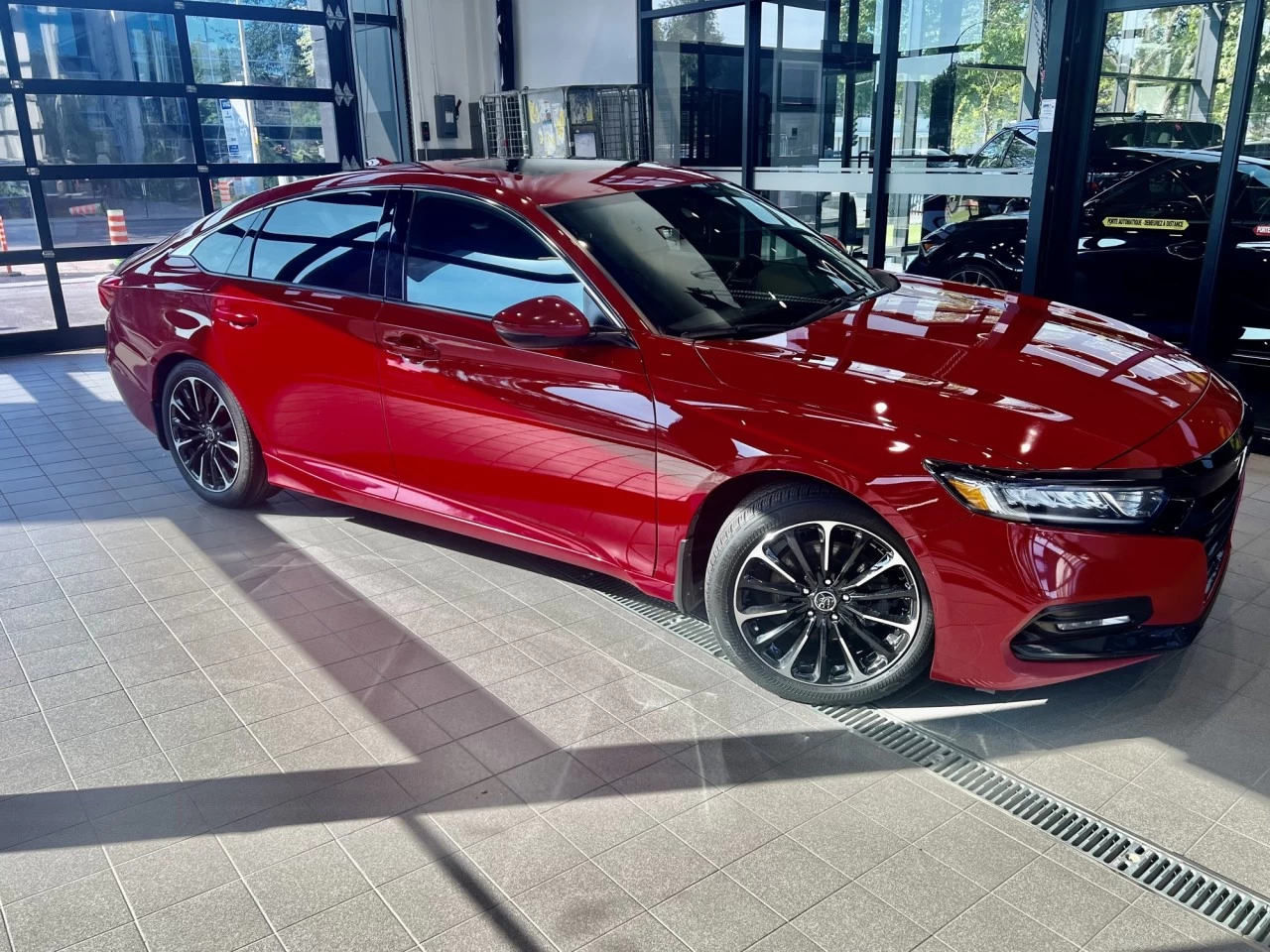 2018 Honda Accord Sport https://www.acuramontrealcentre.com/resize/b990ff35b810a3abc0cc817b2ca24889-1