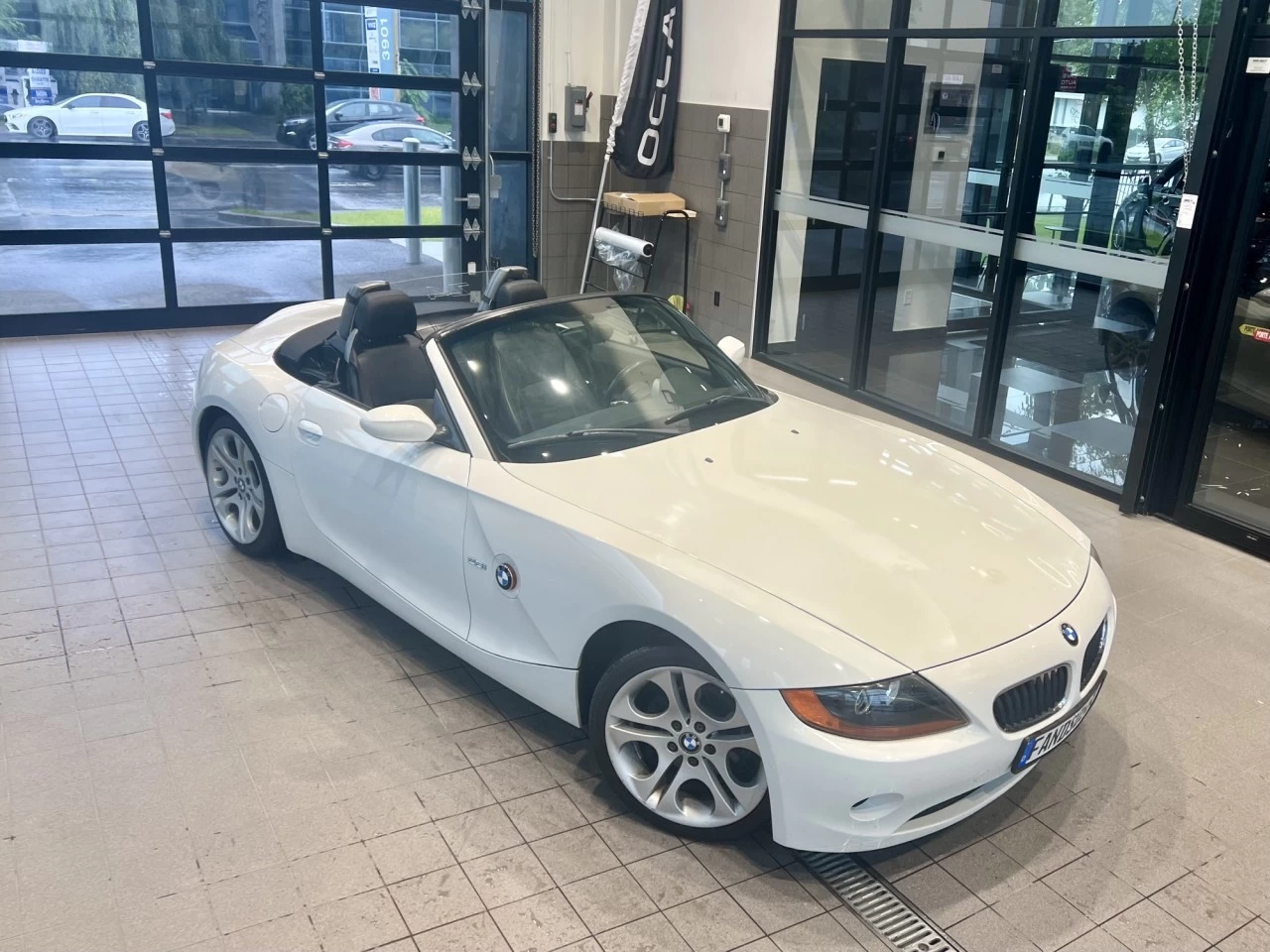 2003 BMW Z4 2.5i https://www.acuramontrealcentre.com/resize/b990ff35b810a3abc0cc817b2ca24889-1