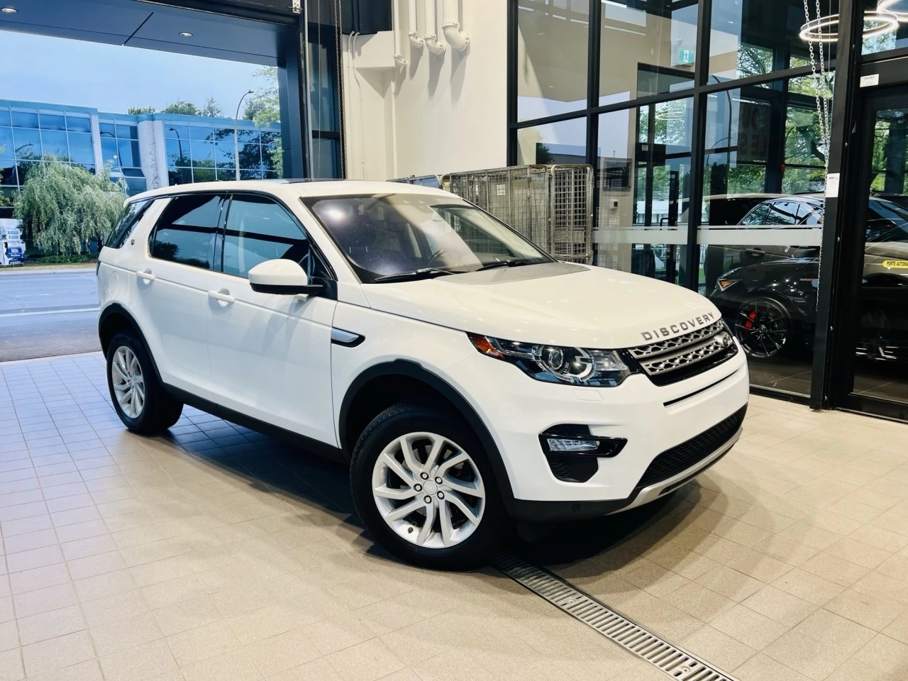 2019 Land Rover Discovery Sport HSE https://www.acuramontrealcentre.com/resize/b990ff35b810a3abc0cc817b2ca24889-1