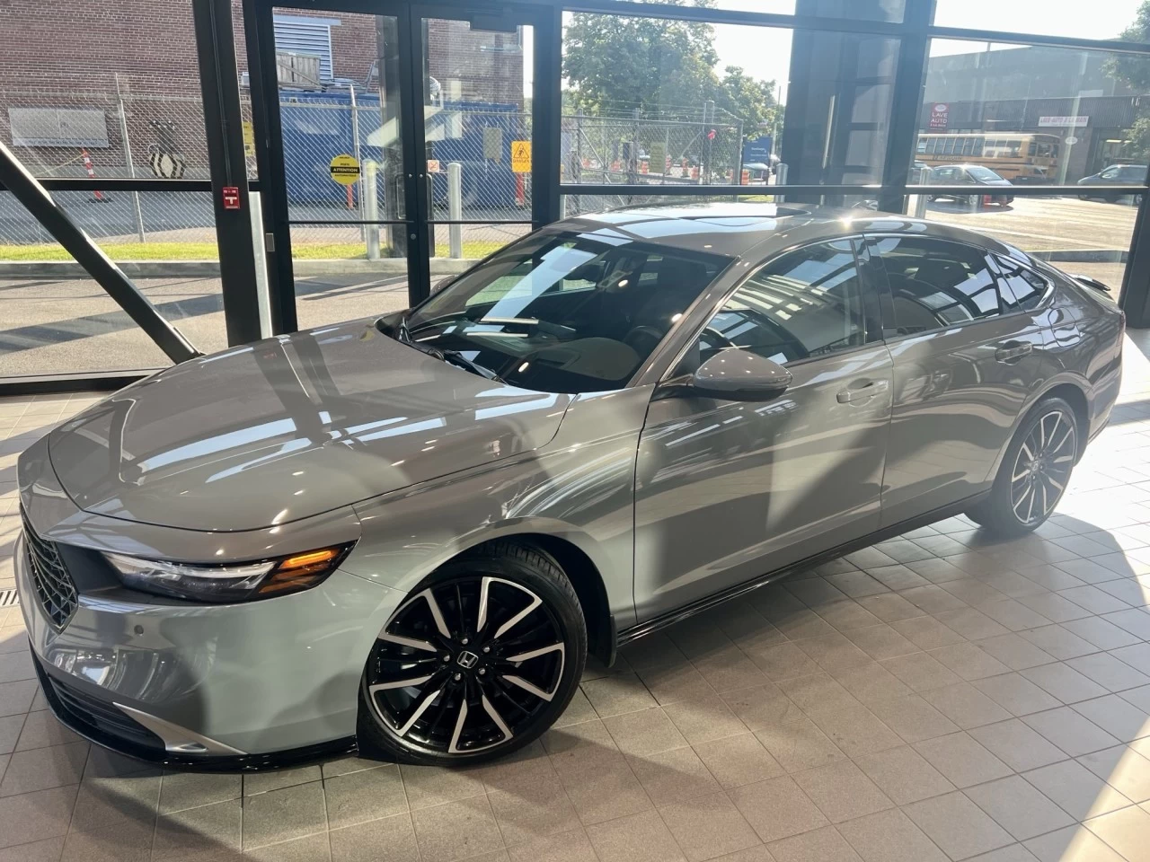 2023 Honda Accord Touring https://www.acuramontrealcentre.com/resize/b990ff35b810a3abc0cc817b2ca24889-1