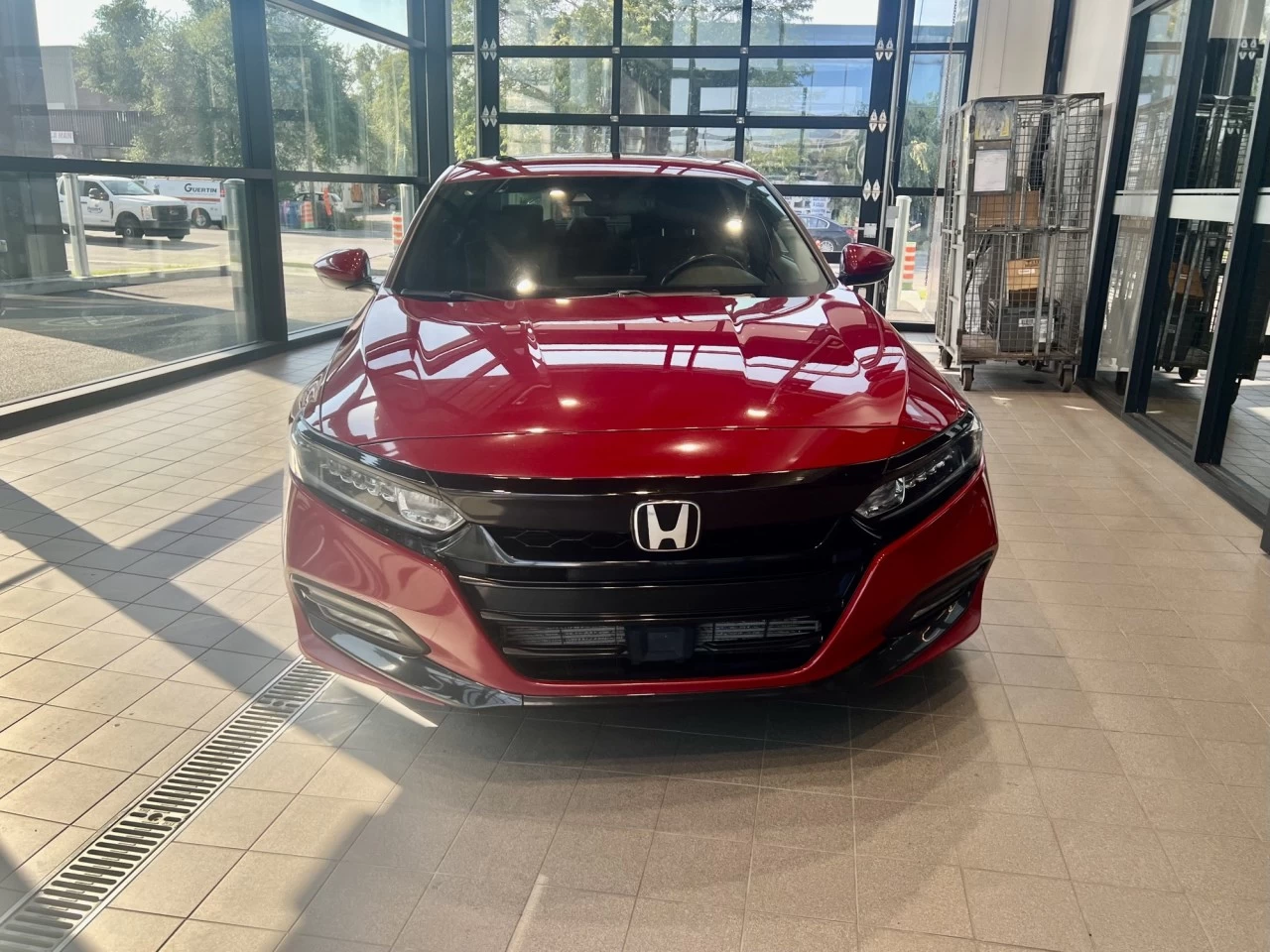 2018 Honda Accord Sport https://www.acuramontrealcentre.com/resize/b990ff35b810a3abc0cc817b2ca24889-1