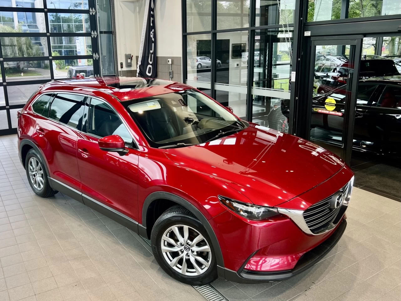 2018 Mazda CX-9 GS-L https://www.acuramontrealcentre.com/resize/b990ff35b810a3abc0cc817b2ca24889-1