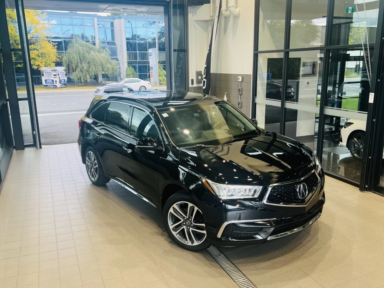 2017 Acura MDX Nav Pkg https://www.acuramontrealcentre.com/resize/b990ff35b810a3abc0cc817b2ca24889-1