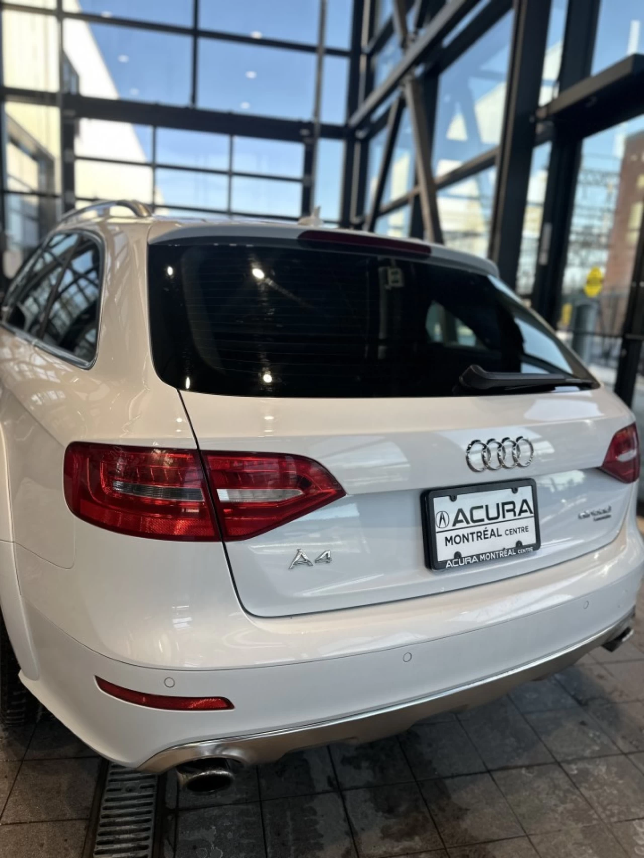 2013 Audi A4 allroad Premium https://www.acuramontrealcentre.com/resize/b990ff35b810a3abc0cc817b2ca24889-1