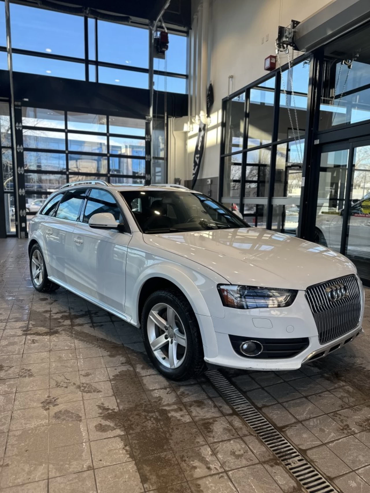 2013 Audi A4 allroad Premium https://www.acuramontrealcentre.com/resize/b990ff35b810a3abc0cc817b2ca24889-1