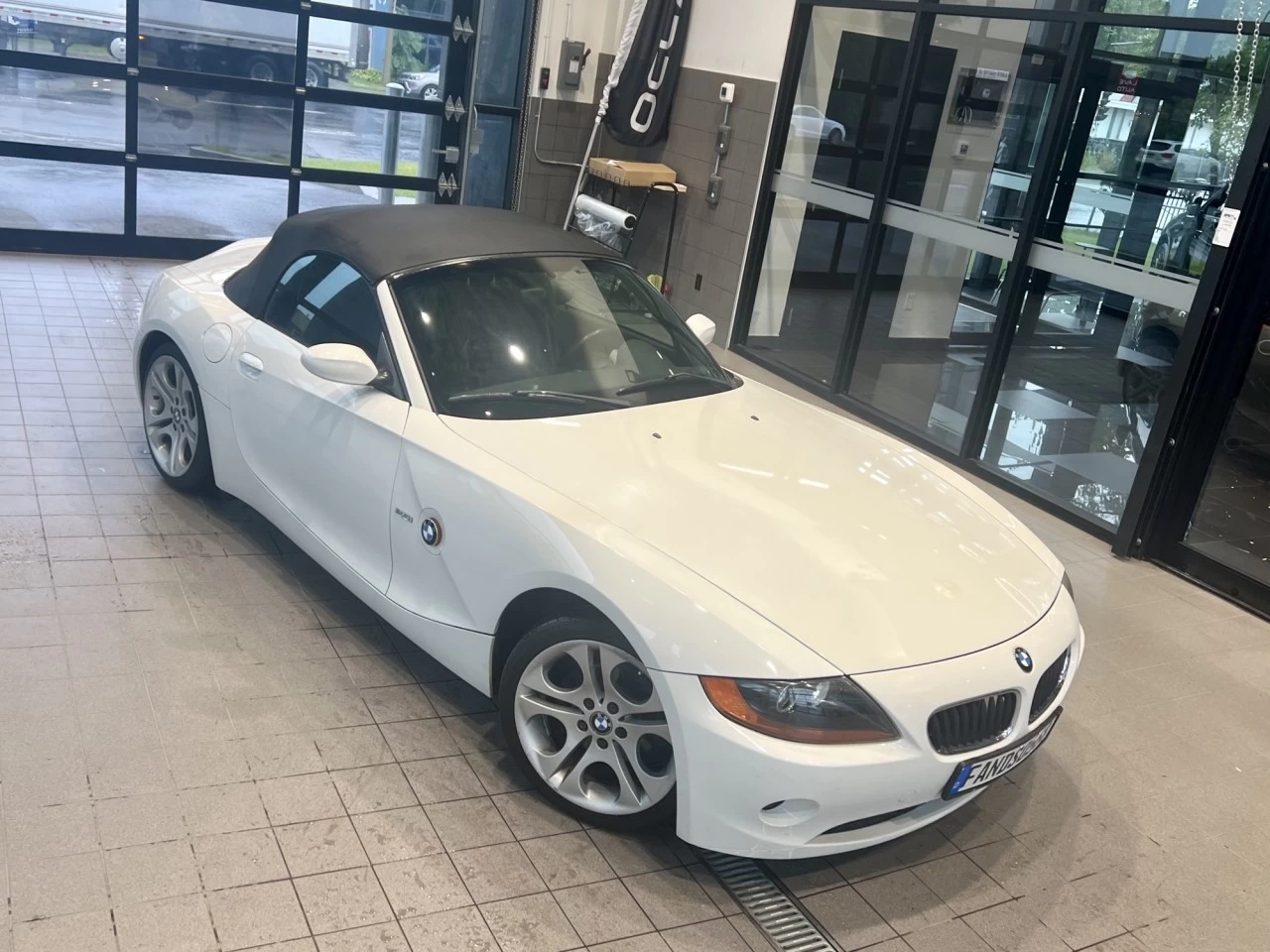 2003 BMW Z4 2.5i https://www.acuramontrealcentre.com/resize/b990ff35b810a3abc0cc817b2ca24889-1