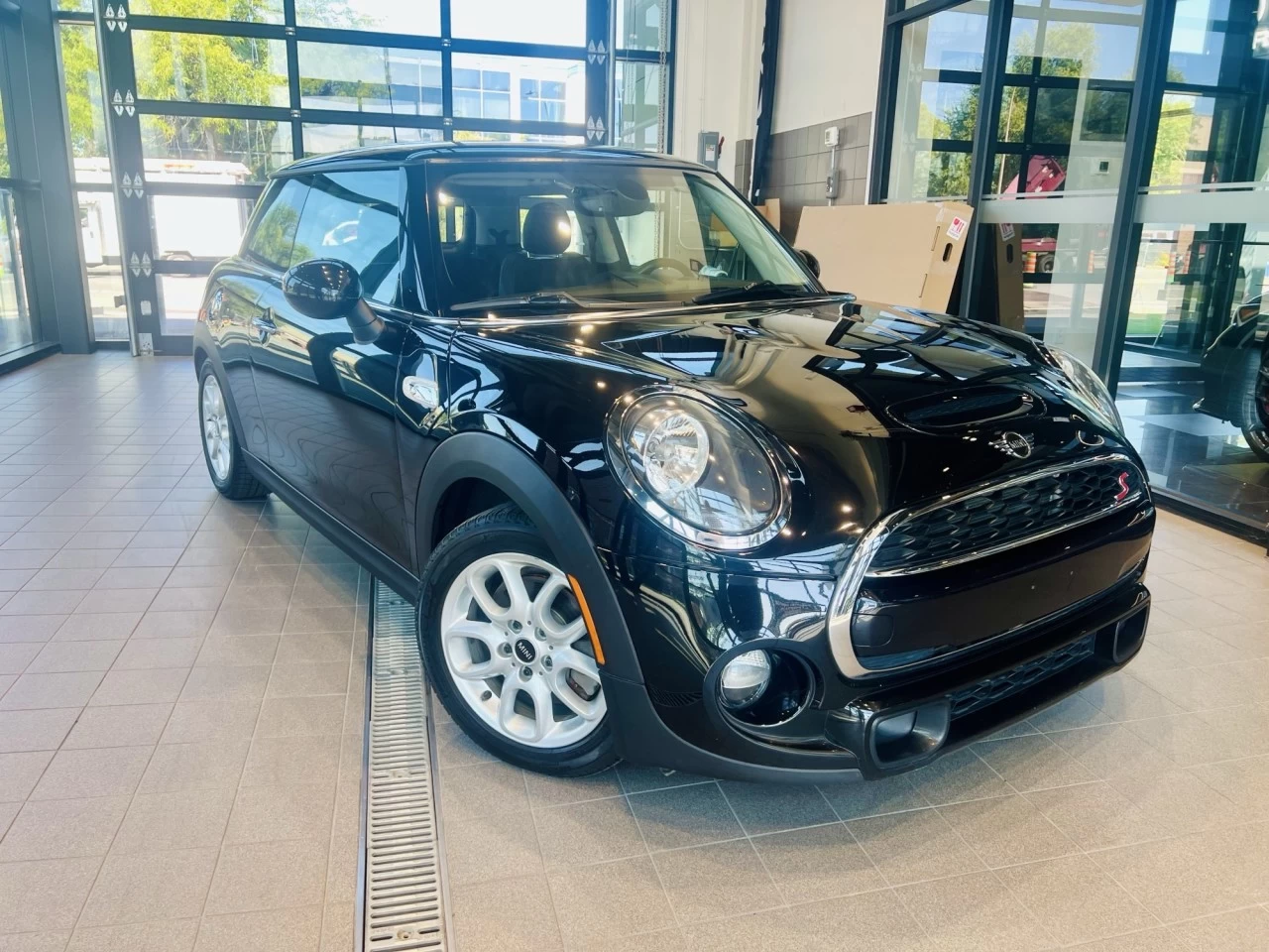 2019 Mini Cooper Cooper S https://www.acuramontrealcentre.com/resize/b990ff35b810a3abc0cc817b2ca24889-1