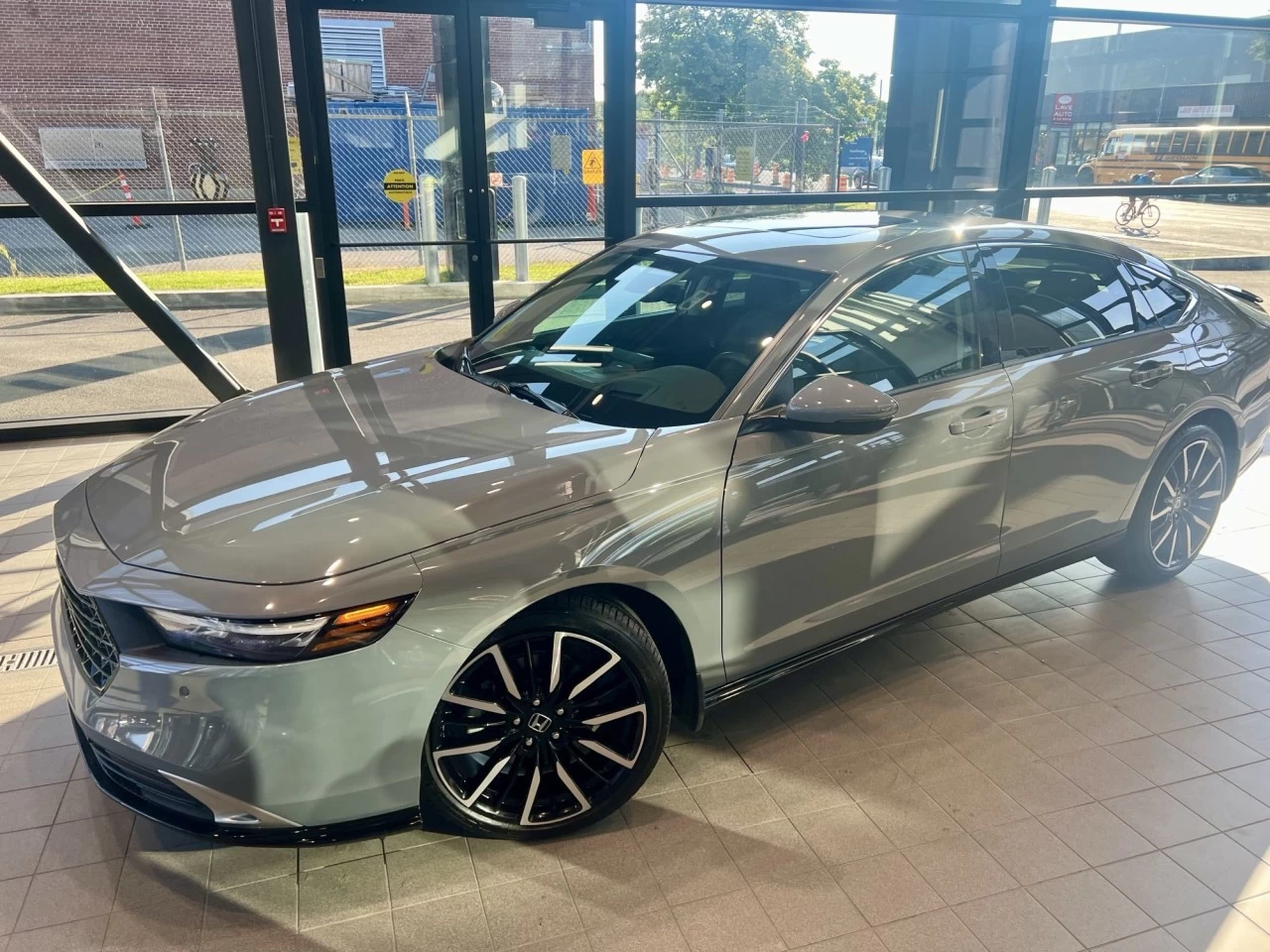 2023 Honda Accord Touring https://www.acuramontrealcentre.com/resize/b990ff35b810a3abc0cc817b2ca24889-1