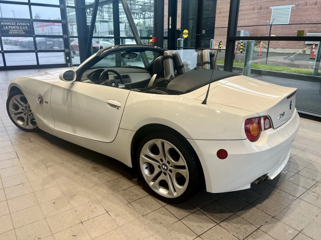 2003 BMW Z4 2.5i https://www.acuramontrealcentre.com/resize/b990ff35b810a3abc0cc817b2ca24889-1