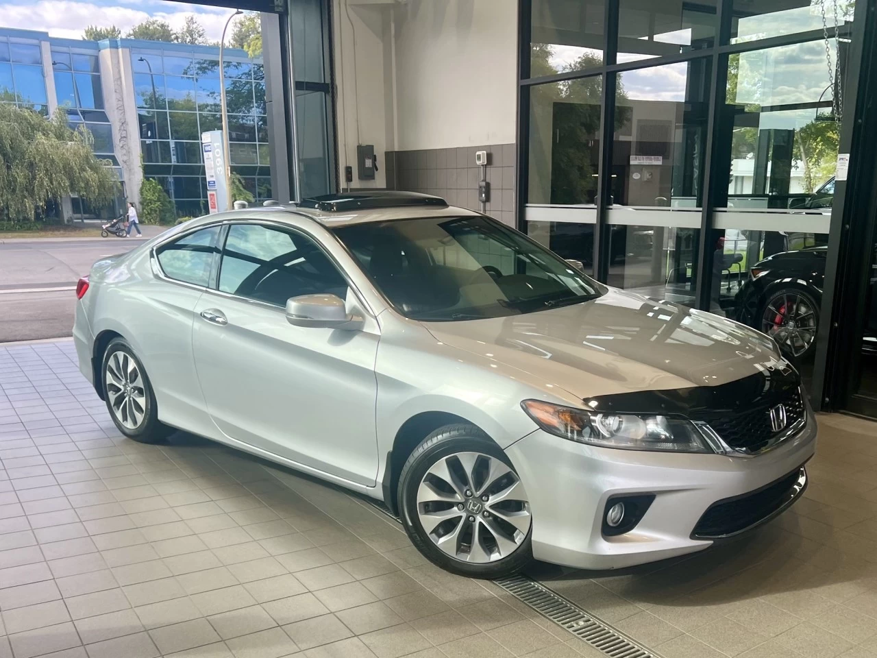 2013 Honda Accord EX https://www.acuramontrealcentre.com/resize/b990ff35b810a3abc0cc817b2ca24889-1