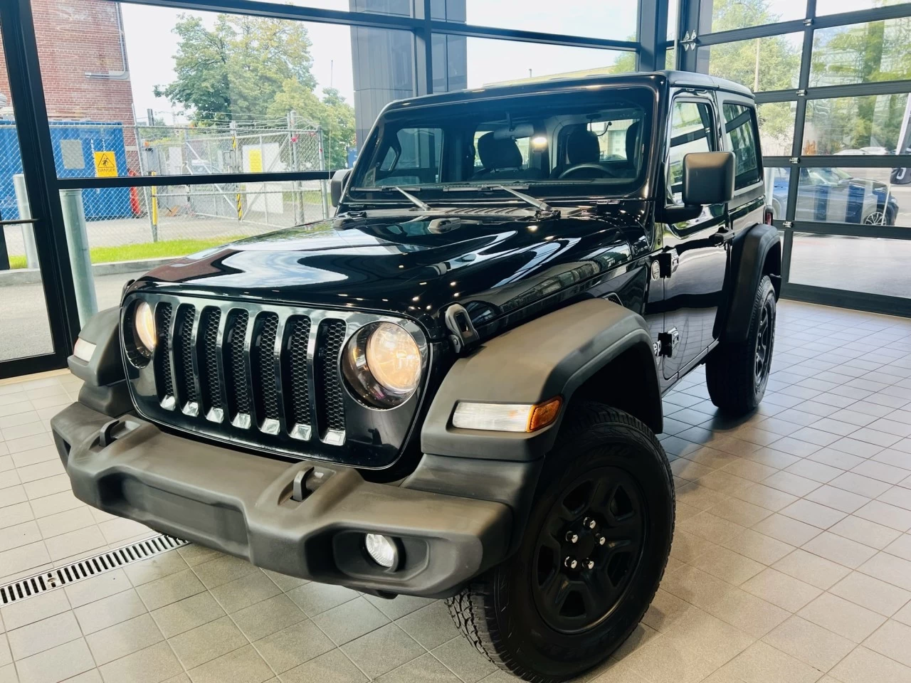 2020 Jeep Wrangler Sport https://www.acuramontrealcentre.com/resize/b990ff35b810a3abc0cc817b2ca24889-1