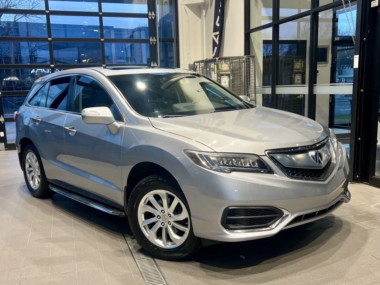 2017 Acura RDX Tech Pkg https://www.acuramontrealcentre.com/resize/b990ff35b810a3abc0cc817b2ca24889-1