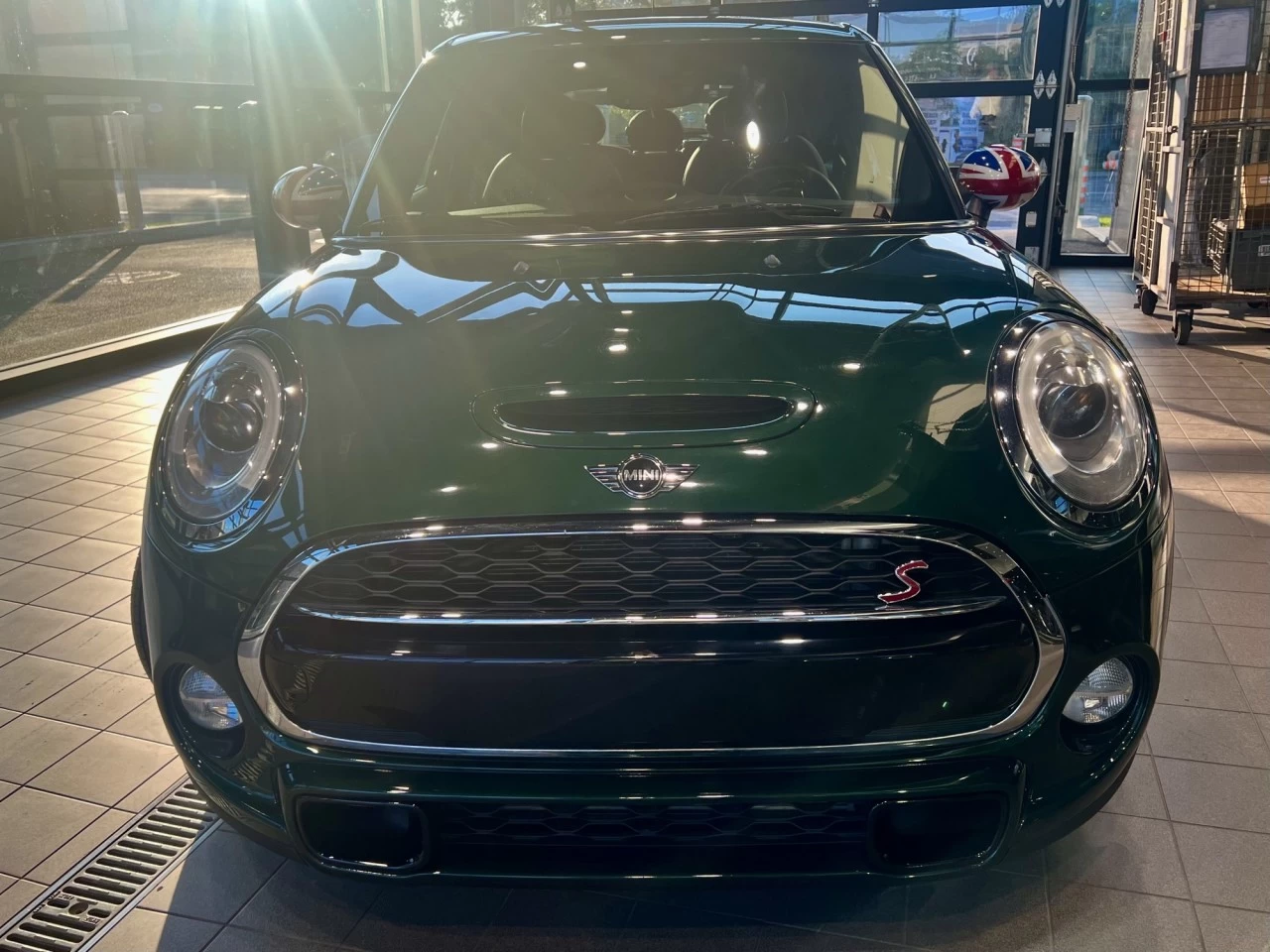 2017 Mini Cooper S - British Racing Green https://www.acuramontrealcentre.com/resize/b990ff35b810a3abc0cc817b2ca24889-1