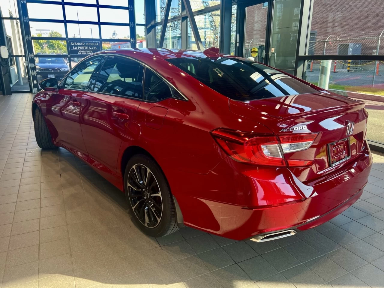 2018 Honda Accord Sport https://www.acuramontrealcentre.com/resize/b990ff35b810a3abc0cc817b2ca24889-1