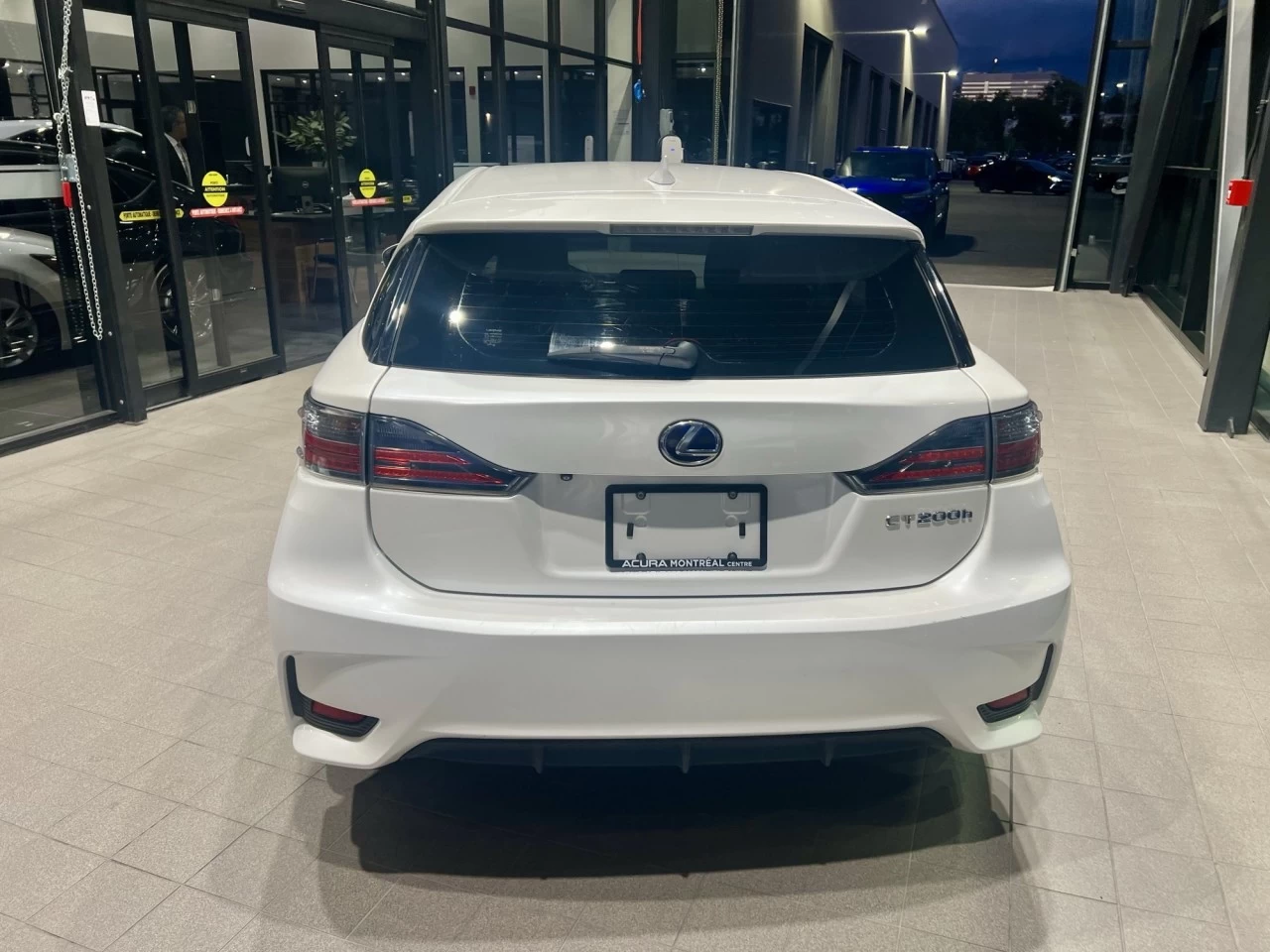 2017 Lexus CT200h FWD 4dr Hybrid https://www.acuramontrealcentre.com/resize/b990ff35b810a3abc0cc817b2ca24889-1