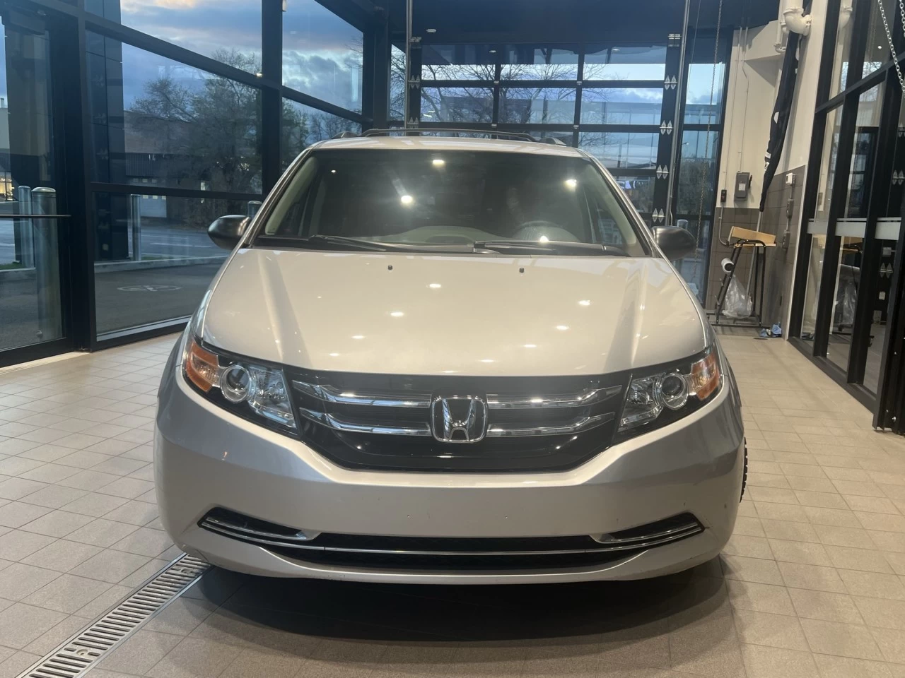 2015 Honda Odyssey SE https://www.acuramontrealcentre.com/resize/b990ff35b810a3abc0cc817b2ca24889-1