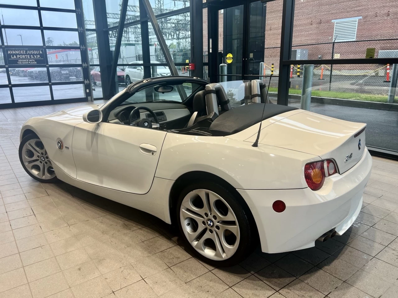 2003 BMW Z4 2.5i https://www.acuramontrealcentre.com/resize/b990ff35b810a3abc0cc817b2ca24889-1