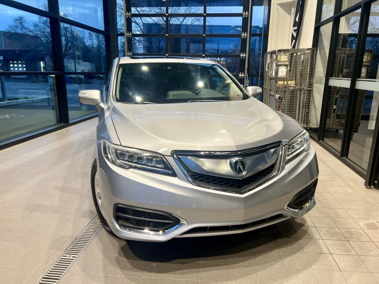 2017 Acura RDX Tech Pkg https://www.acuramontrealcentre.com/resize/b990ff35b810a3abc0cc817b2ca24889-1