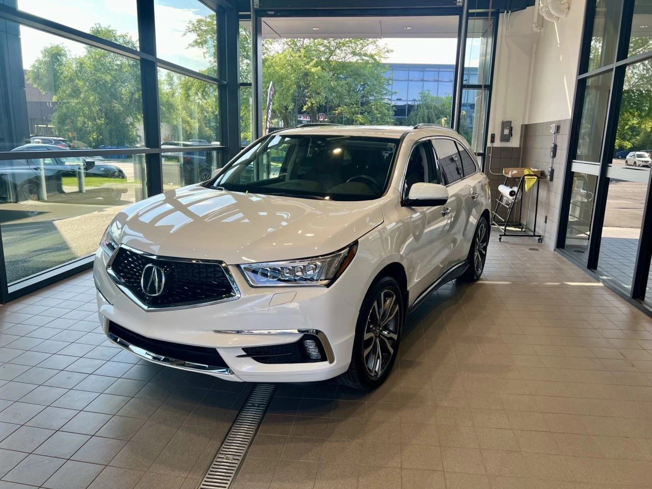 2020 Acura MDX Elite https://www.acuramontrealcentre.com/resize/b990ff35b810a3abc0cc817b2ca24889-1